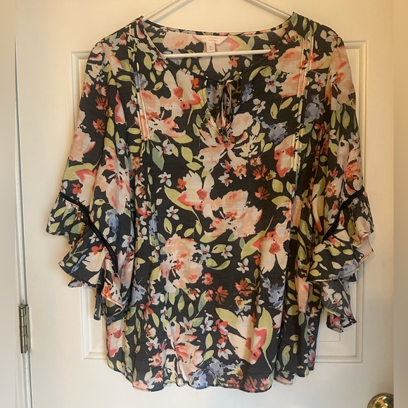 LC Lauren Conrad Tops - Lauren Conrad floral blouse